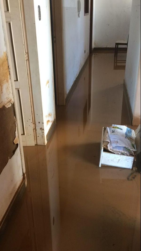 Oito meses após enchente em Cachoeiro, moradora ainda encontra água em casa por Arquivo pessoal