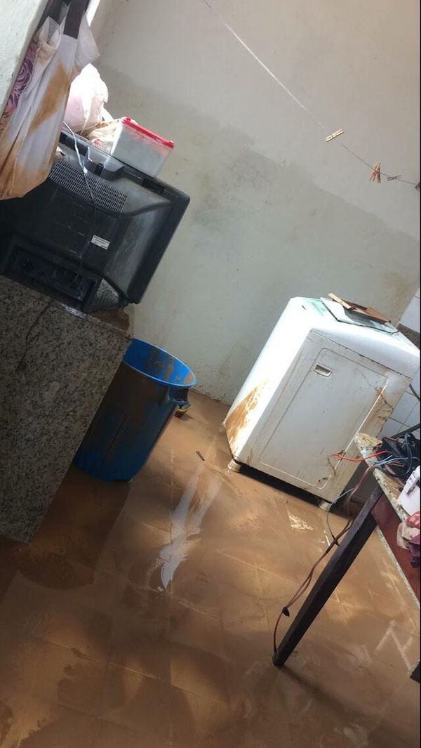 Oito meses após enchente em Cachoeiro, moradora ainda encontra água em casa por Arquivo pessoal