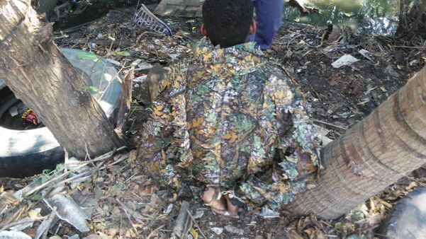 Suspeito de tráfico de drogas foi preso com roupa camuflada em manguezal de Vila Velha; com ele, polícia encontrou armas e drogas