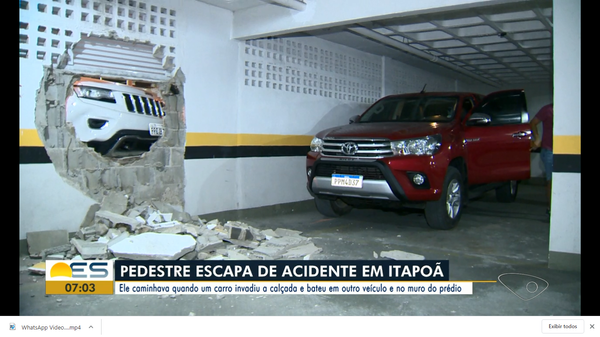 Com a colisão, um buraco foi aberto na parede da garagem do prédio