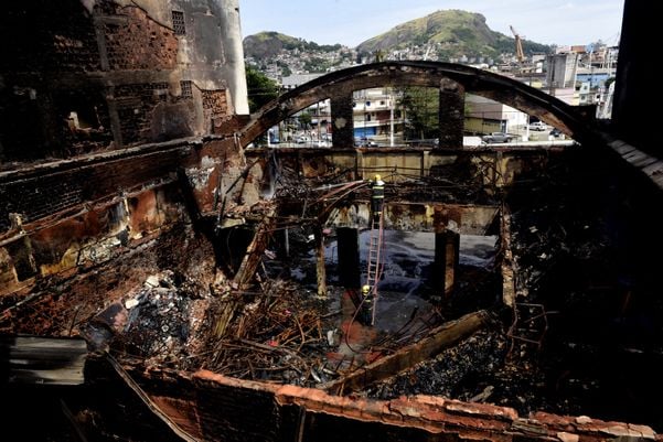 Data: 23/09/2019 - ES - Vitória - Incêndio que destruiu o depósito da loja Alves e couros na Vila Rubim - Editoria: Cidades - Foto: Ricardo Medeiros - GZ