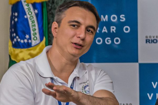 O secretário de Educação do RJ, Pedro Fernandes, preso por determinação do Ministério Publico no Estado do RJ, nesta sexta-feira (11)