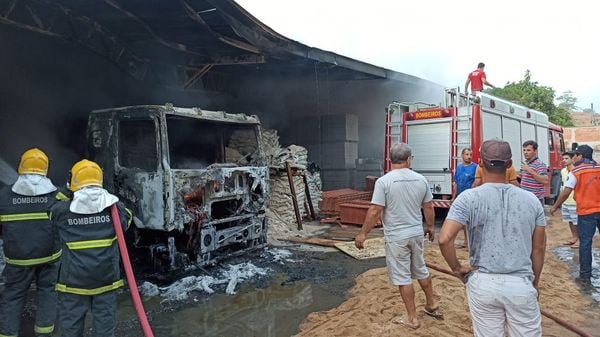 Incêndio em galpão na cidade de Marilândia, região Noroeste do Espírito Santo por Leitor | A Gazeta