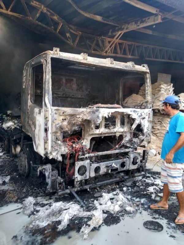 Incêndio em galpão na cidade de Marilândia, região Noroeste do Espírito Santo por Leitor | A Gazeta