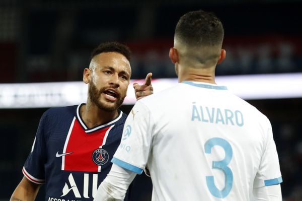 Neymar se desentende com jogador do Olympique de Marselha e acaba expulso de campo pelo Campeonato Francês