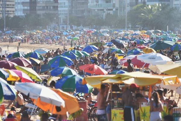 Praia da Costa ficou lotada neste domingo (13/09)