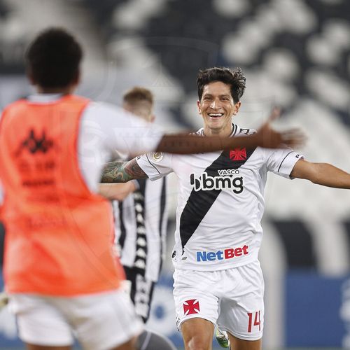 Vasco, Fluminense e Botafogo entram em campo. Jogo do Flamengo foi adiado