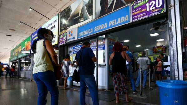 As casas lotéricas deixarão de ser uma opção disponível para pagamento de impostos, como o IPVA; confira outras formas de pagar as contas