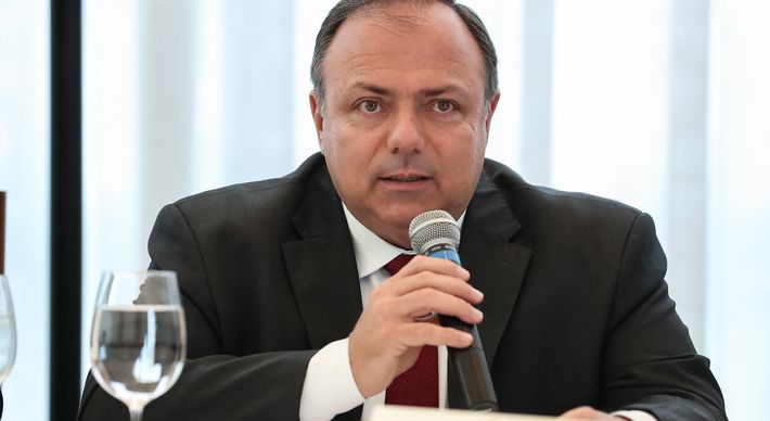 A primeira ação efetiva de Pazuello no cargo foi atender ao pedido de Bolsonaro: recomendar a cloroquina para todos os pacientes de Covid-19