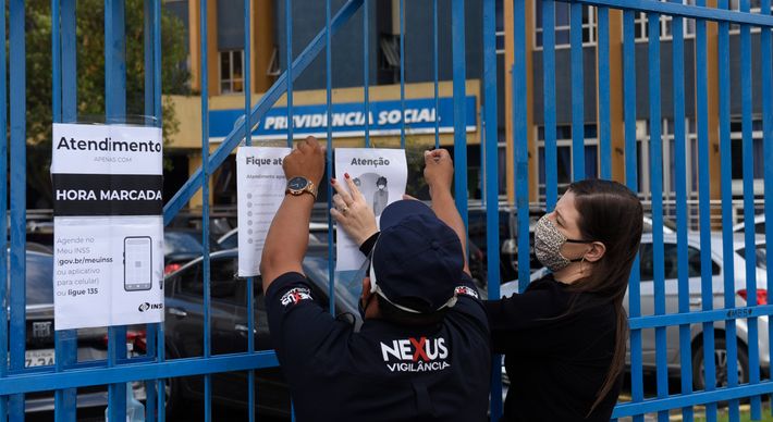 Problemas envolvendo central de atendimentos do INSS têm sido motivo de reclamação constante. Segundo a Anatel se o plano é ilimitado, as chamadas devem ser completadas sem impedimentos, mas é preciso ficar atento às 'letras miúdas' do contrato