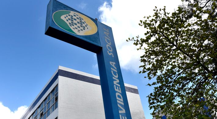 Os pagamentos começaram a ser depositados para os beneficiários que possuem direito à revisão na última segunda-feira (3) e seguirão até 25 de maio