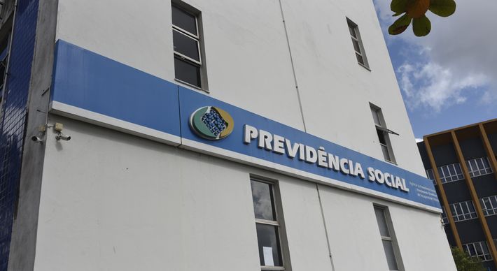 Idosas que recebem o benefício há décadas, estão sendo convocadas a apresentar documentos dos maridos falecidos que já não existem mais. Especialistas criticam medida