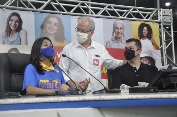 Vereadora foi aprovada por unanimidade. Luiz Paulo não apareceu