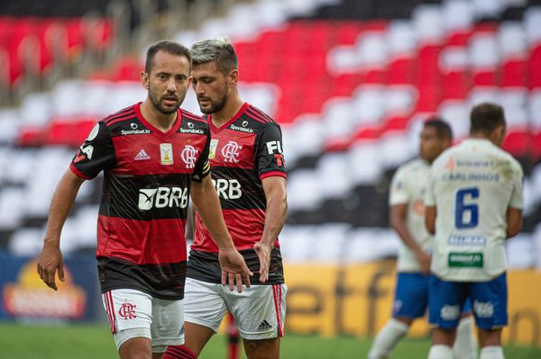 Everton Ribeiro e Arrascaeta não iniciaram todos os jogos do Flamengo no Brasileirão