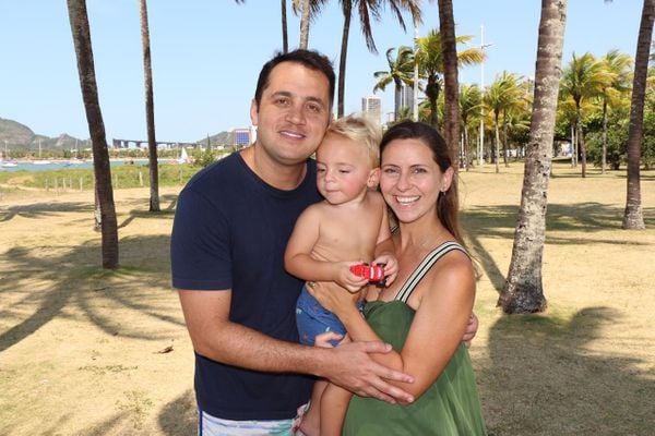 Felipe Rezende e Eduarda Santos e  o filho  Arthur 