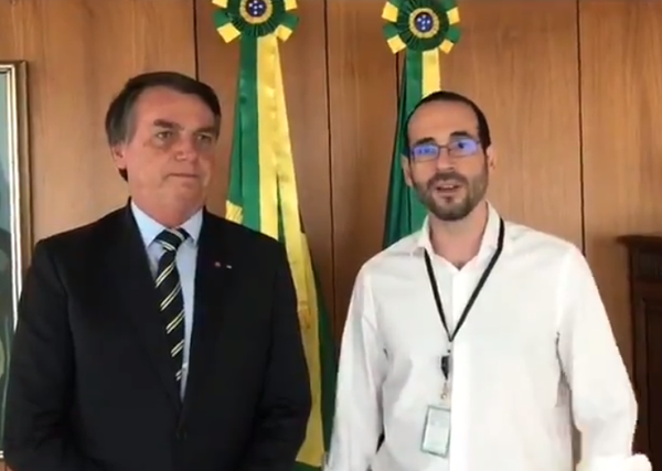O assessor especial da Presidência Arthur Weintraub em vídeo gravado ao lado do presidente Jair Bolsonaro 