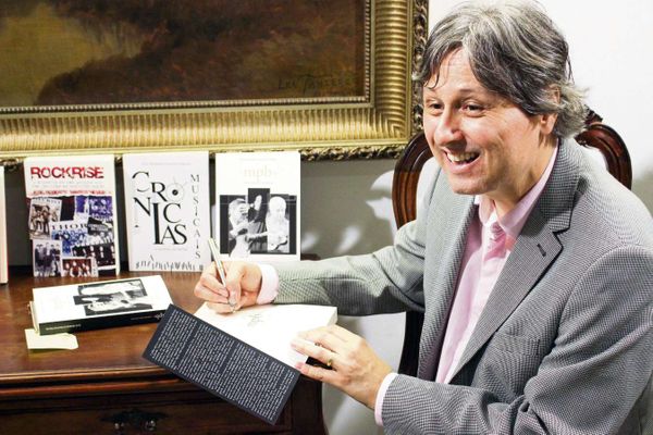 O jornalista e escritor José Roberto Santos Neves
