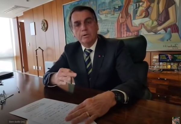 Presidente Jair Bolsonaro fica irritado com manchetes sobre Renda Brasil