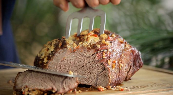 Se você ainda não provou baby beef, agora é a hora: selecionamos uma sugestão prática, de forno, para preparar esse nobre corte bovino
