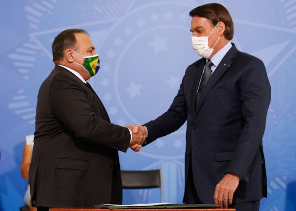 O presidente Bolsonaro em cerimônia de posse do ministro da Saúde, Pazuello
