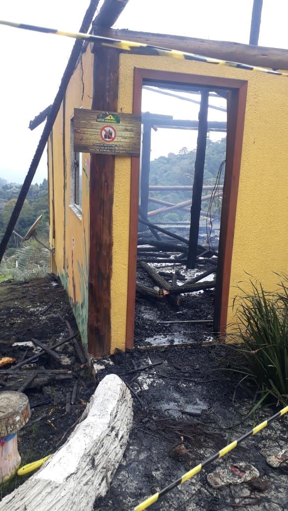 Pousada pegou fogo em Domingos Martins por Divulgação/Corpo de Bombeiros