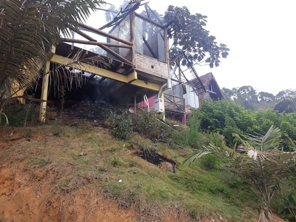 Pousada pegou fogo em Domingos Martins por Divulgação/Corpo de Bombeiros