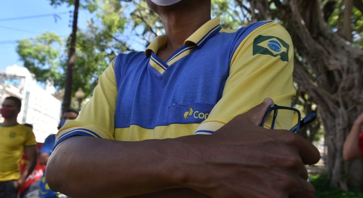 Numa eventual privatização, o Estado deixaria de arrecadar uma boa fortuna e, ainda, com a consequente reestruturação que importaria em demissões e PDV em massa