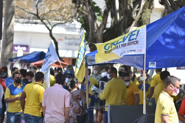 Manifestação dos funcionários dos Correios. Praça Costa Pereira, Centro de Vitória. por Fernando Madeira