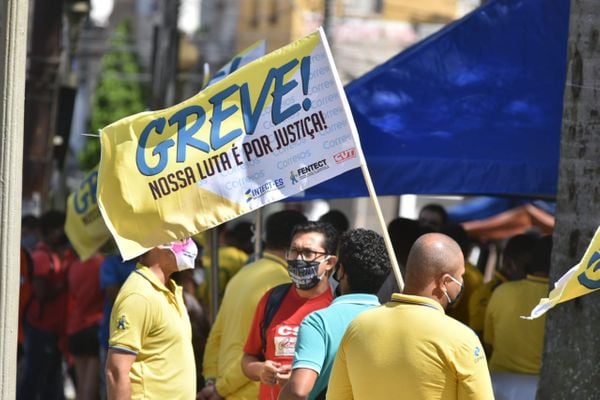 Manifestação dos funcionários dos Correios. Praça Costa Pereira, Centro de Vitória. por Fernando Madeira