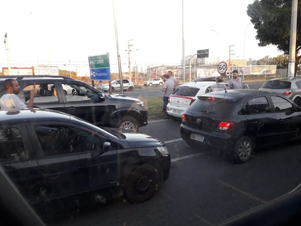 Motoristas enfrentaram grande fluxo de veículos na Serra