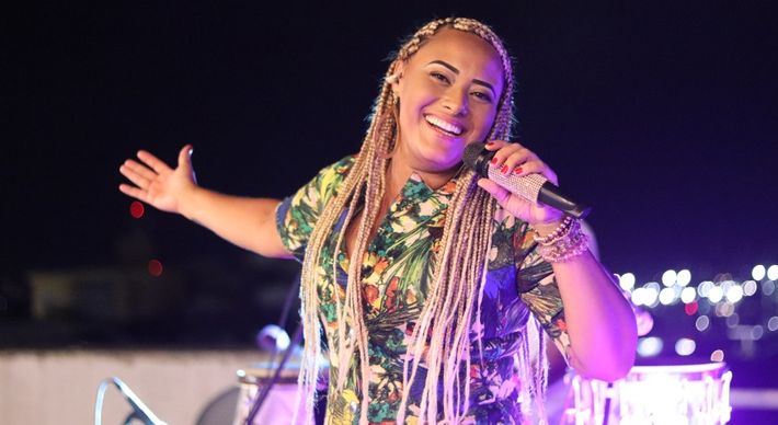 A capixaba Lilian Lomeu é uma das principais cantoras de Axé Music no Espírito Santo e sonha em gravar um EP e DVD, além de ter o próprio bloco de Carnaval