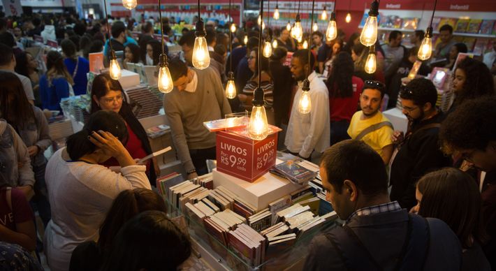 Um dos maiores eventos literários do país, a feira havia divulgado que retornaria só em 2022