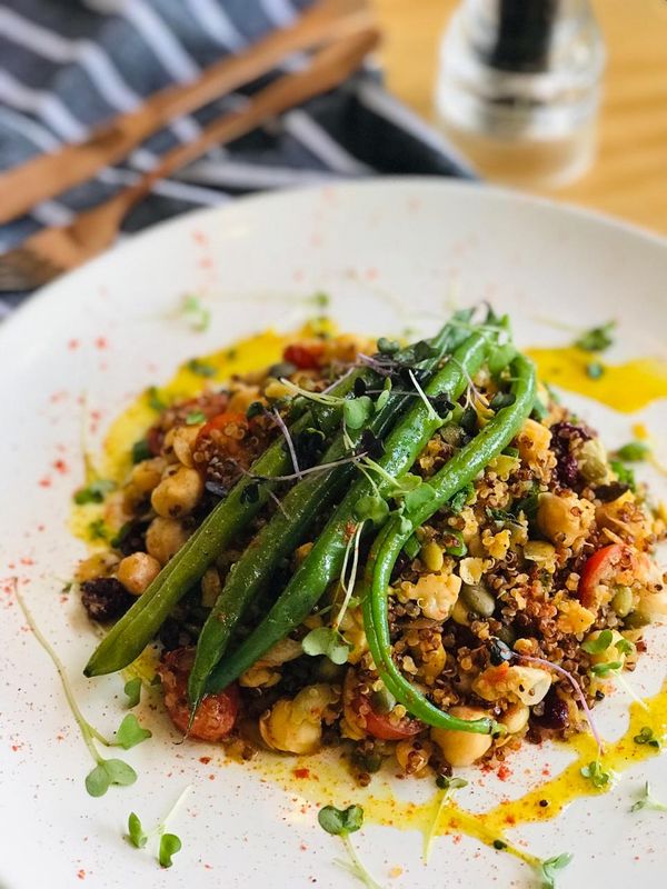 Salada morna do restaurante Atha, em Vila Velha