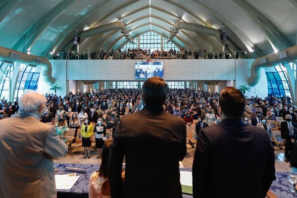 Bolsonaro participa de evento religioso com cerca de 850 pessoas