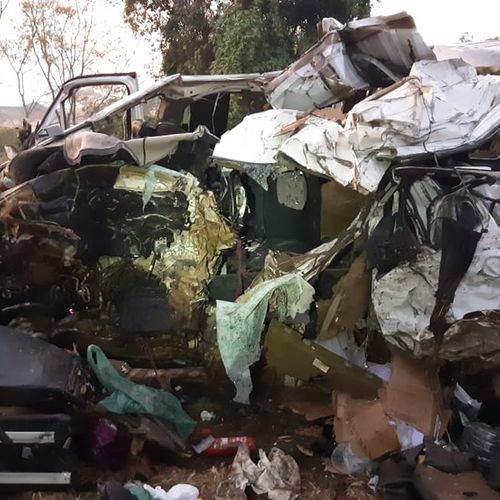 Acidente aconteceu na madrugada deste domingo (20) em Patos de Minas, no Alto Paranaíba (MG). Uma vegetação queimada às margens da BR-365 pode ter contribuído para a batida.