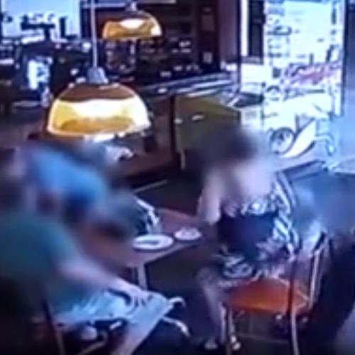 Dupla distrai casal para homem furtar bolsa de mulher em cafeteria de Vitória