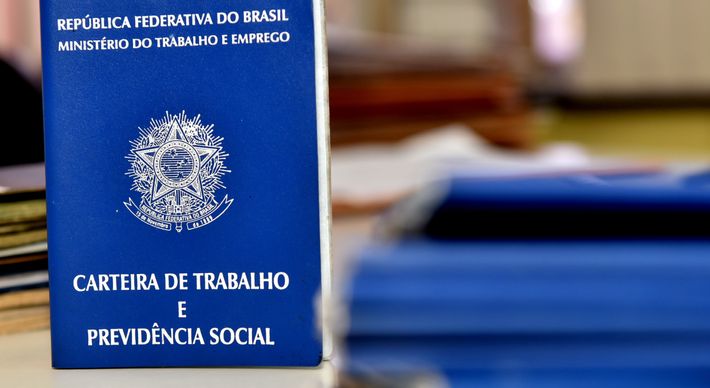 Indústria e construção civil lideraram abertura de vagas no período. Saldo do ano, contudo, ainda é negativo