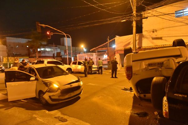 Acidente no cruzamento das Avenidas Professora Francelina Setúbal com a Carioca por Fernando Madeira