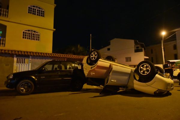 Acidente no cruzamento das Avenidas Professora Francelina Setúbal com a Carioca por Fernando Madeira