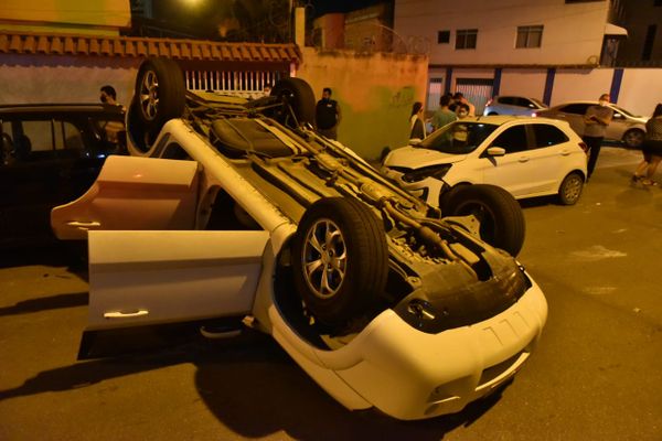 Acidente no cruzamento das Avenidas Professora Francelina Setúbal com a Carioca por Fernando Madeira