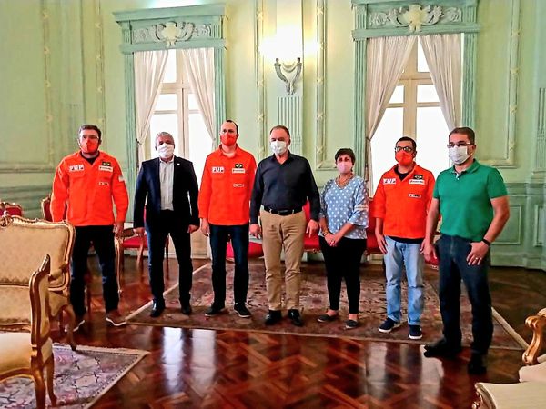 Diretoria do Sindipetro-ES se reuniu com Casagrande e com o secretário de Desenvolvimento Marcos Kneip. Deputados Ted Conti e Iriny Lopes também participaram