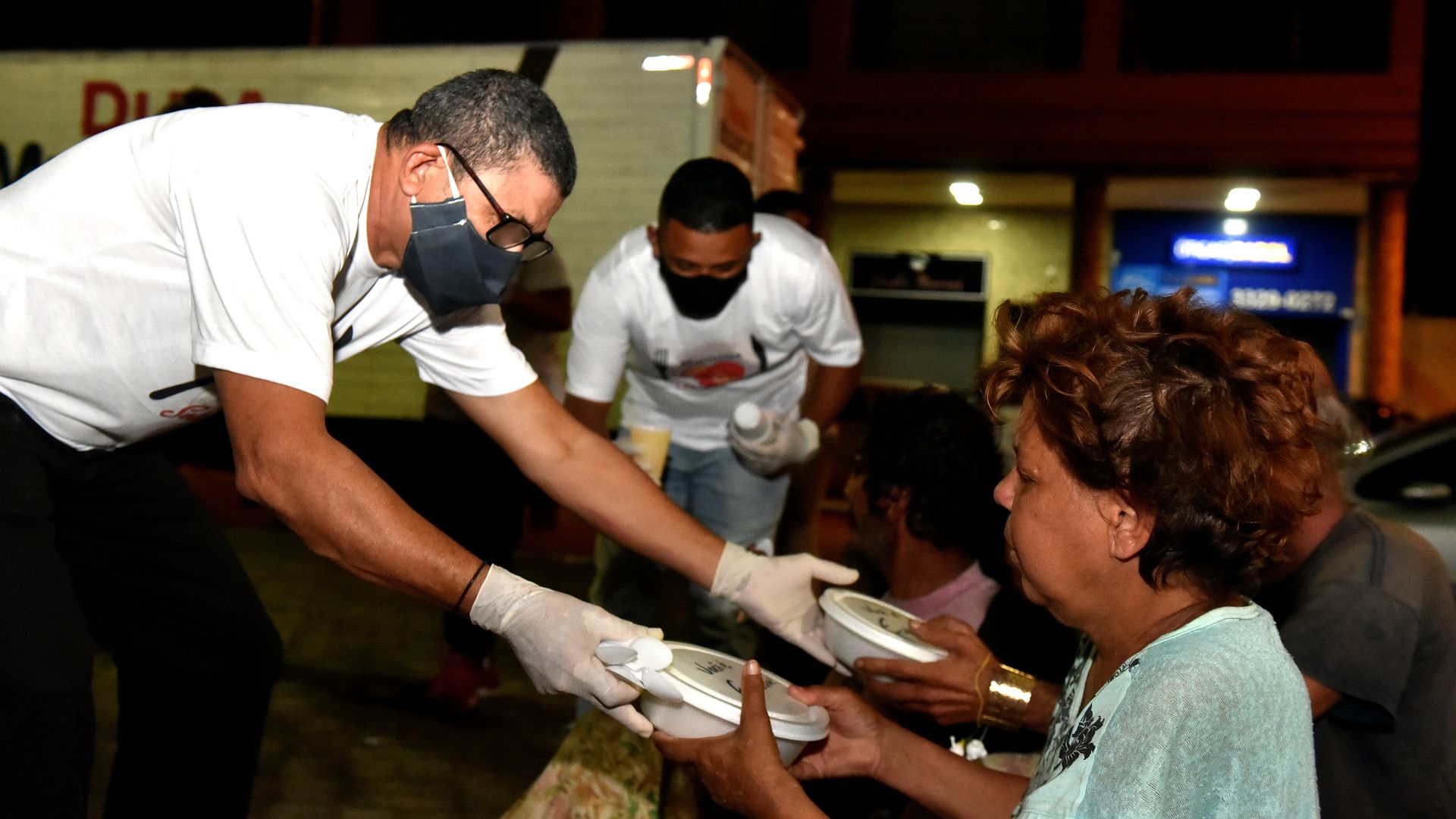 Marmita solidária - Grupo de voluntários que distribui refeições para pessoas em situação de rua, em Vila Velha 