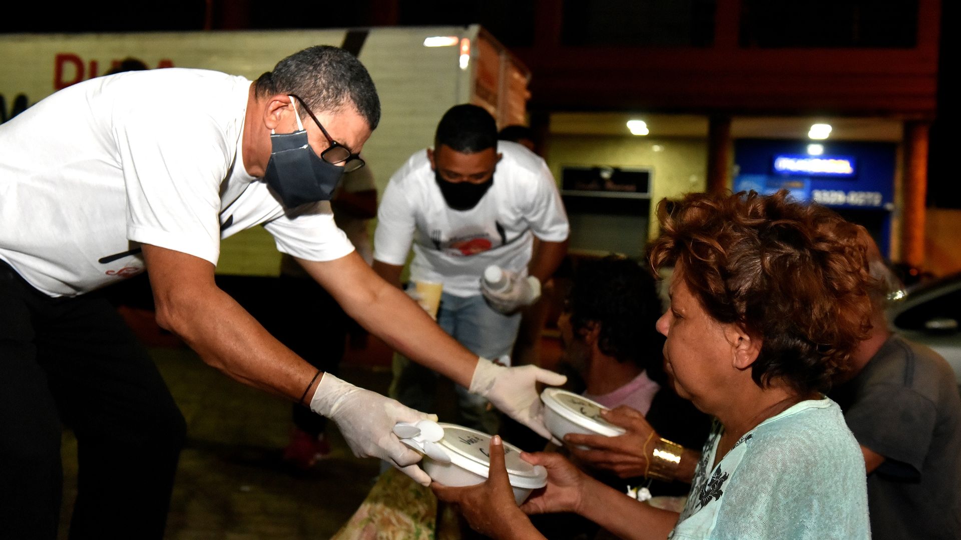 Marmita solidária - Grupo de voluntários que distribui refeições para pessoas em situação de rua, em Vila Velha