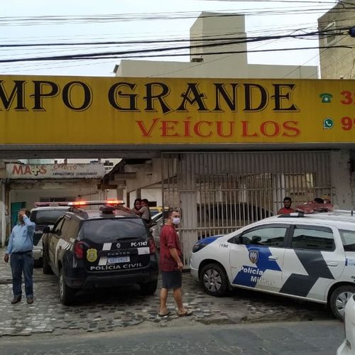 Imagens da câmera de videomonitoramento do local mostram a ação do criminoso
