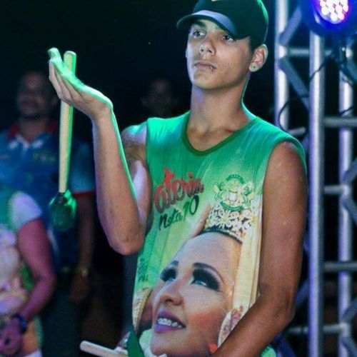 Patrick Loureiro dos Santos morava no bairro há cerca de dois anos. Ele era integrante da escola de samba desde criança, quando morava no Morro da Piedade