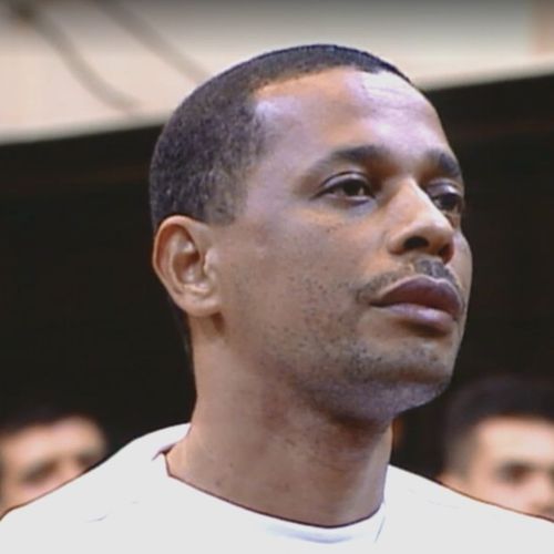 Acusado pela morte de dezenas de pessoas, ele foi condenado pela morte do jornalista Tim Lopes, que trabalhava na TV Globo e foi rendido e assassinado enquanto trabalhava