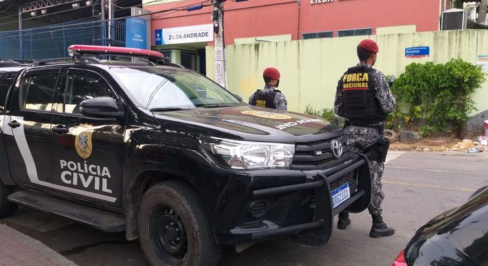 A ação cumpre 20 mandados de busca e apreensão em Vitória, Serra, Guarapari, Marataízes e no Rio de Janeiro. Entre os locais dos mandados, estão endereços ligados a advogados que atuam no Espírito Santo