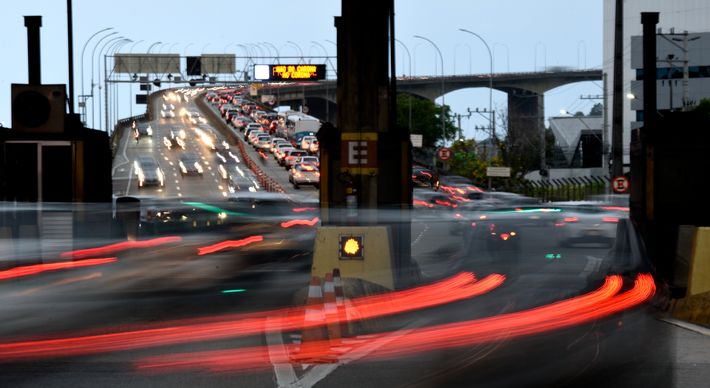 As cidades clamam por menos carros, menos poluição e mais gente circulando a pé. São mudanças em favor da reaproximação das pessoas e da melhoria da qualidade da vida urbana