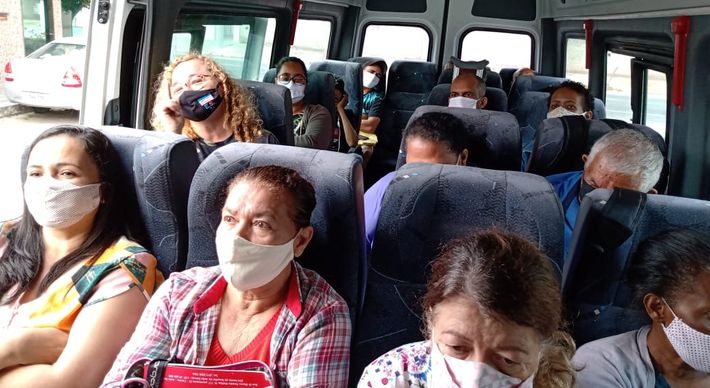 O transporte é feito pela Prefeitura de Aracruz para pacientes que precisam passar por consultas ou tratamentos médicos na capital; município reconheceu o erro e disse que já tem uma solução