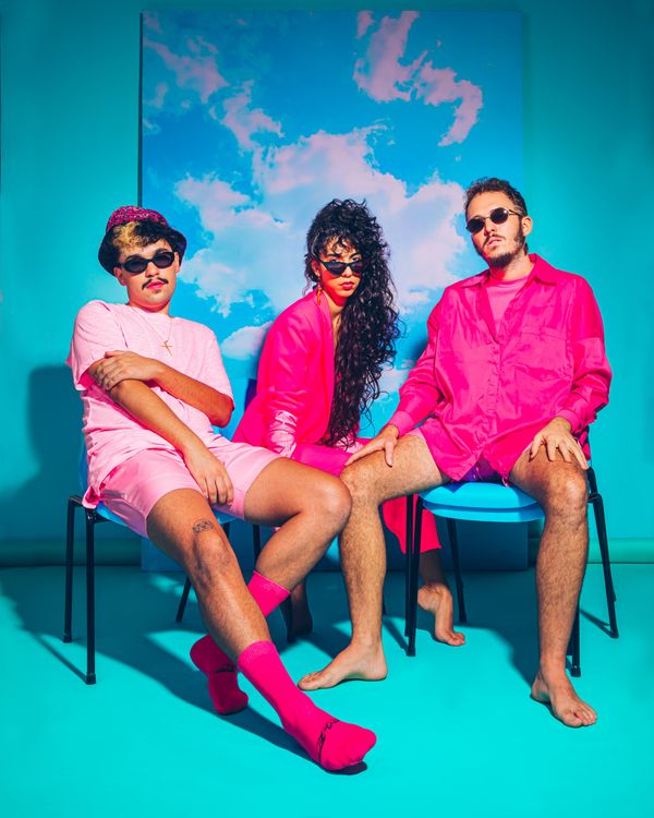 A banda mineira Rosa Neon se apresentará no dia 25 de setembro no festival 